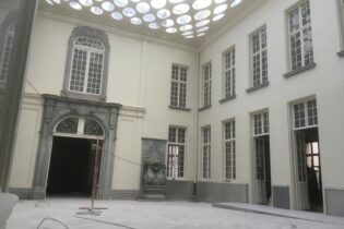 CHUYỂN ĐỔI NGÂN HÀNG SANG TRUNG TÂM MUA SẮM OSTERRIETHHUIS