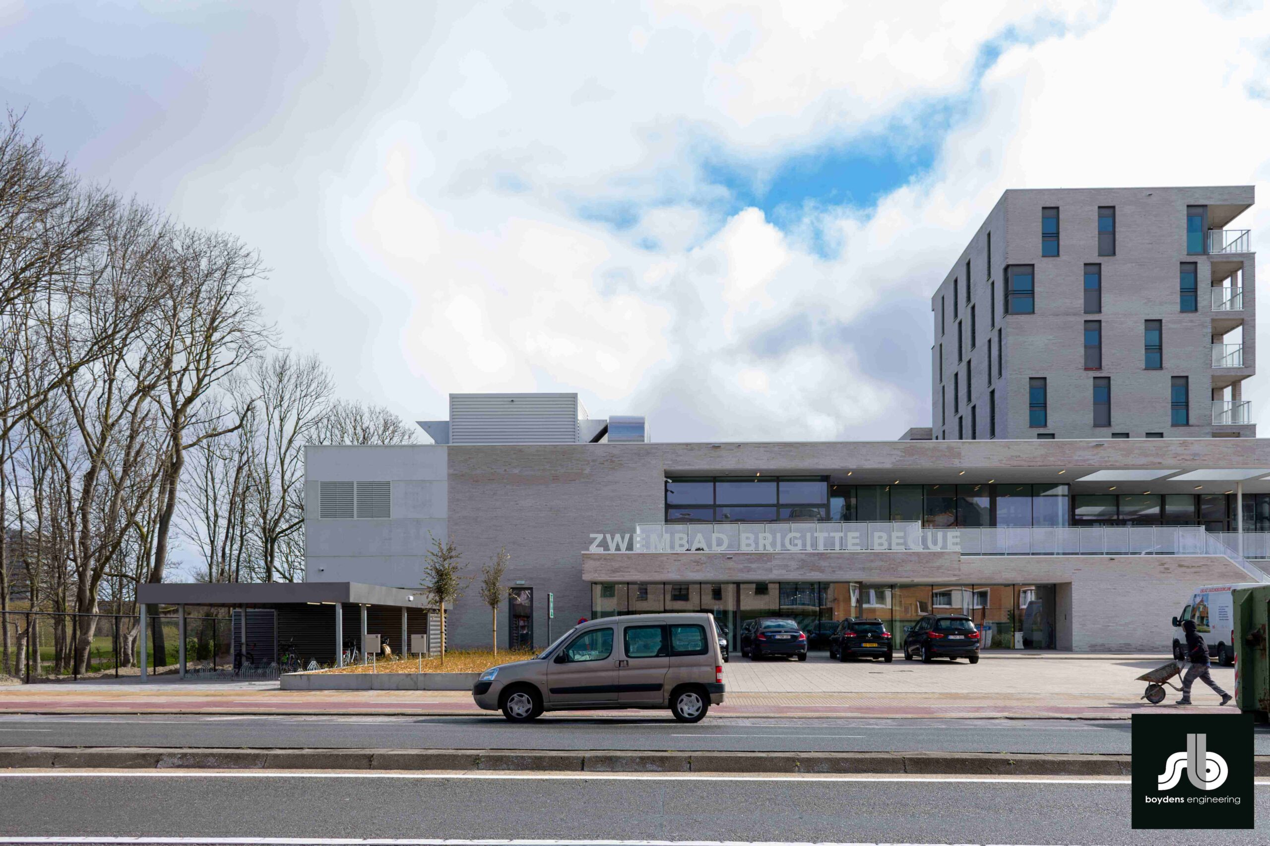 STEDELIJK ZWEMBAD 'BRIGITTE BECUE' EN APPARTEMENTEN VMSW