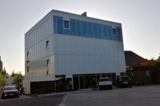 Expansion school ‘Creo’ with offices and classrooms